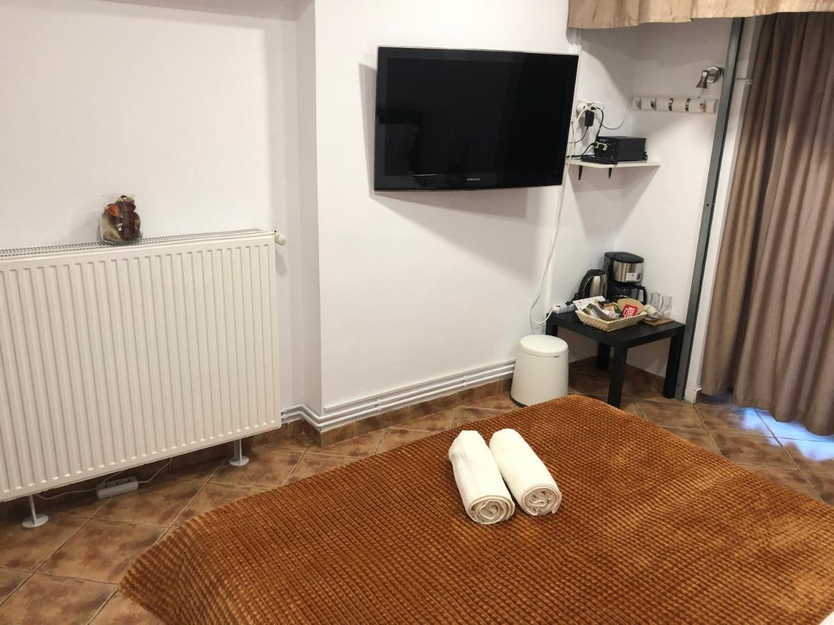Gaby Studio Brasov Luaran gambar